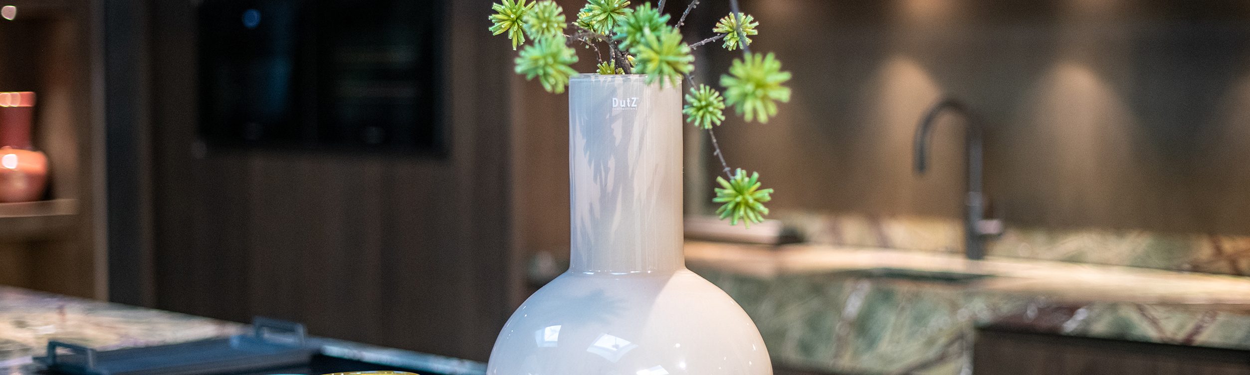 DutZ_grando_vase_beige_pots_goldluster_white_3 DutZ_grando_vase_beige_pots_goldluster_white_3